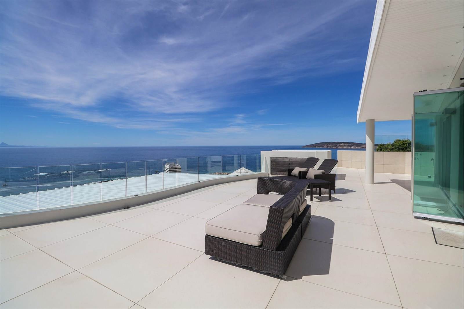 3 Bed Penthouse in Signal Hill photo number 17