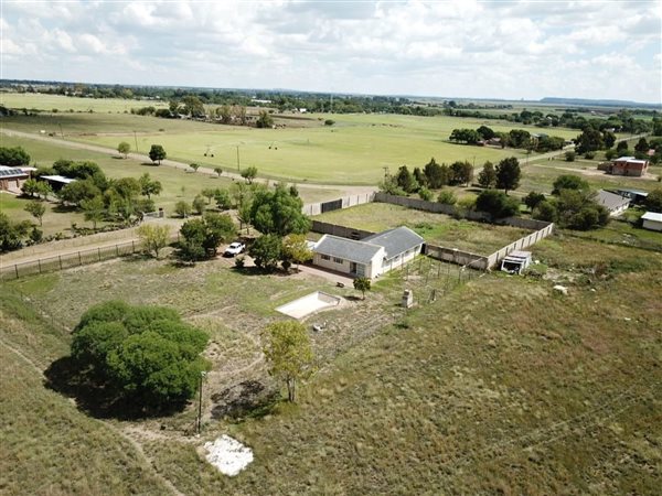 4.3 ha Smallholding 4.3 ha Smallholding