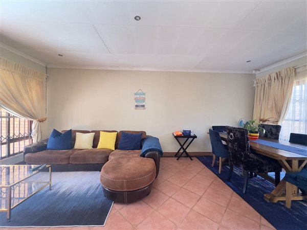 2 Bedroom Townhouse 2 Bedroom Townhouse