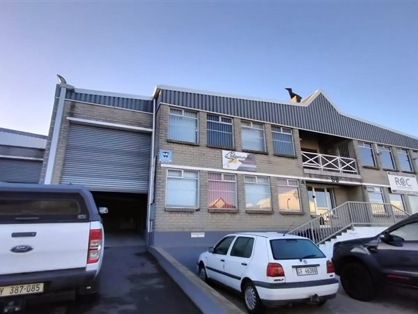 350  m² Industrial space in Brackenfell Central