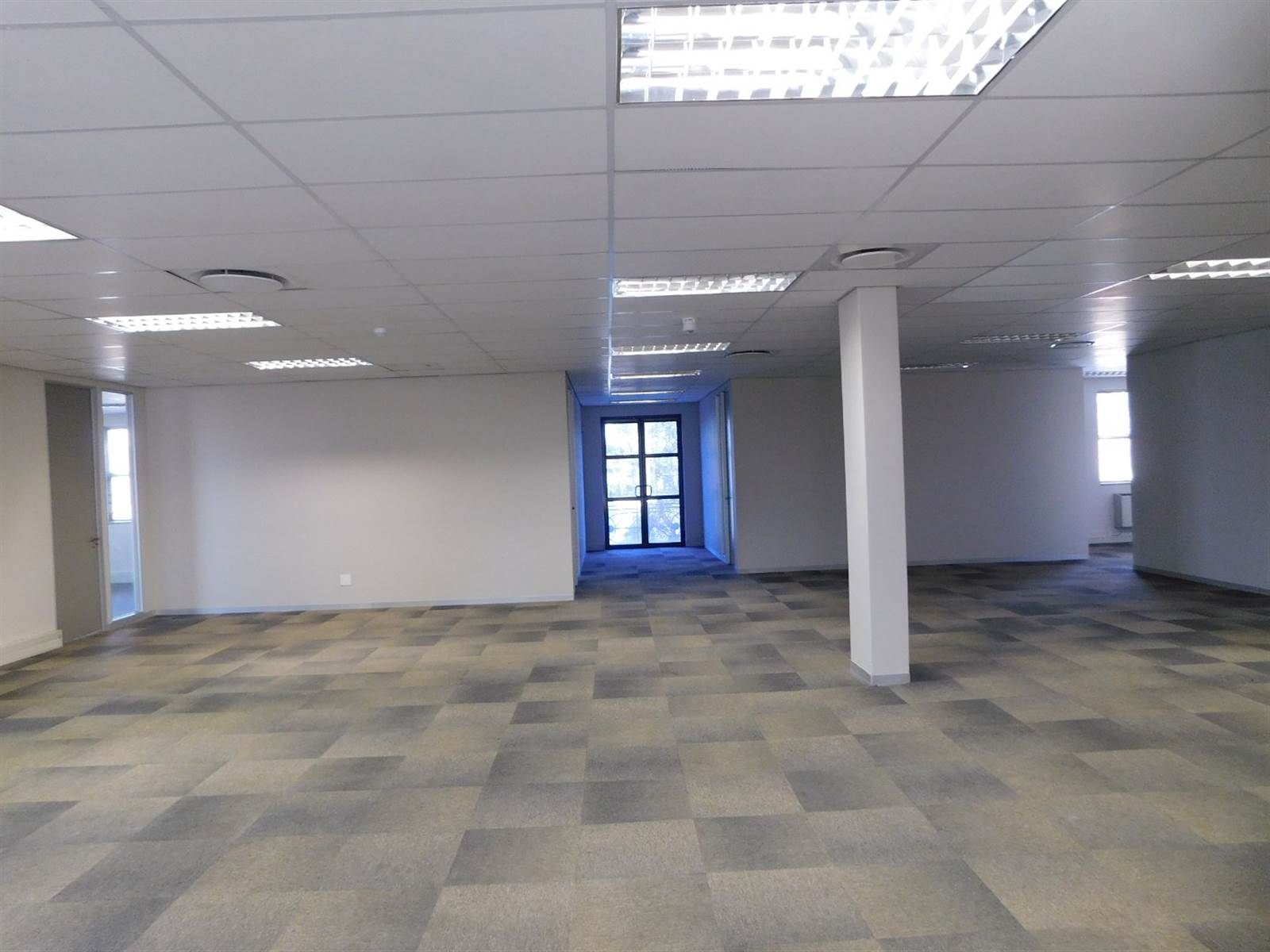 412  m² Office Space in Illovo photo number 17