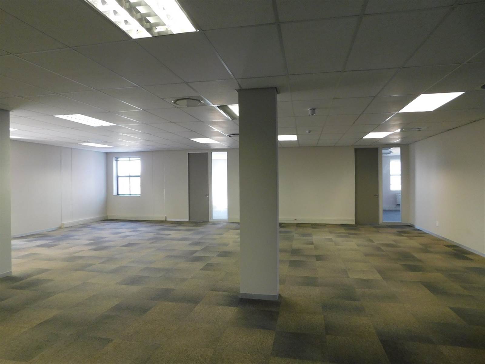 412  m² Office Space in Illovo photo number 11