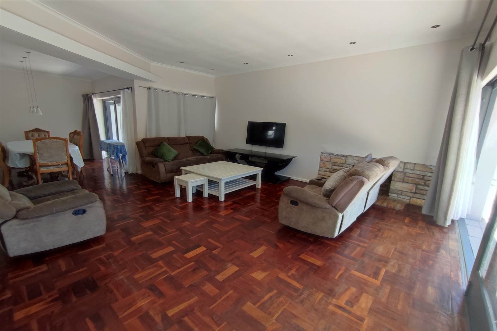 5 Bed House in Milnerton photo number 5