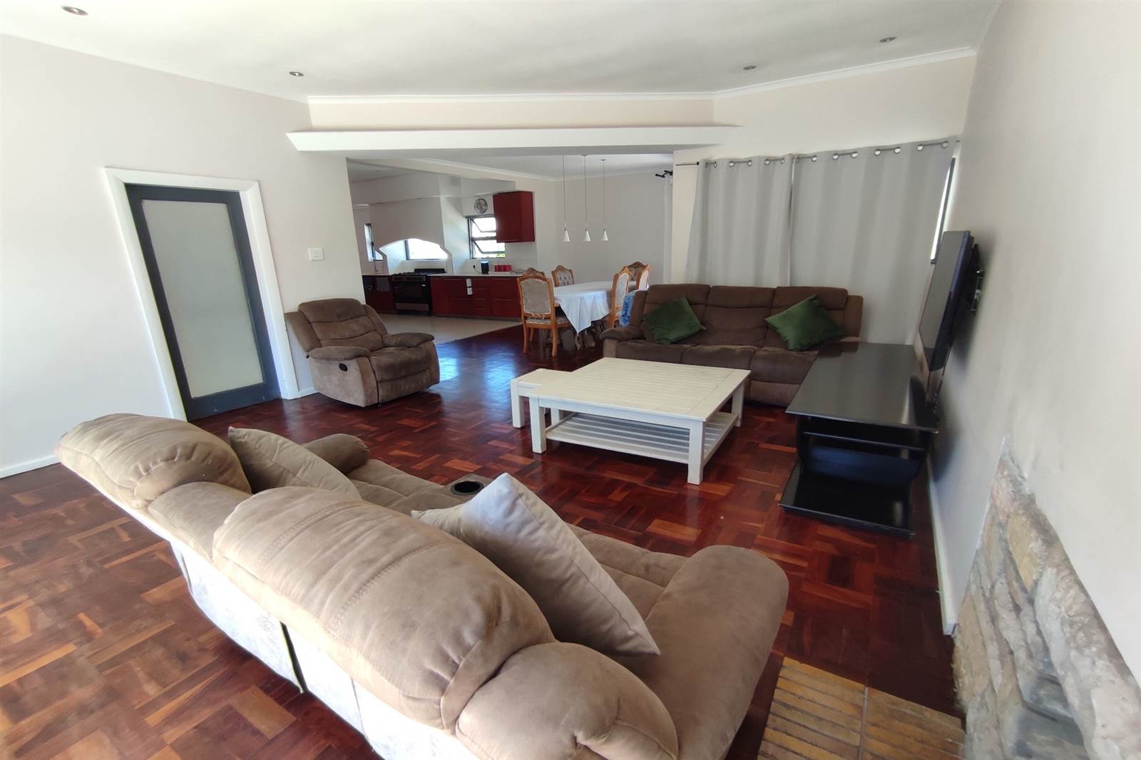 5 Bed House in Milnerton photo number 4