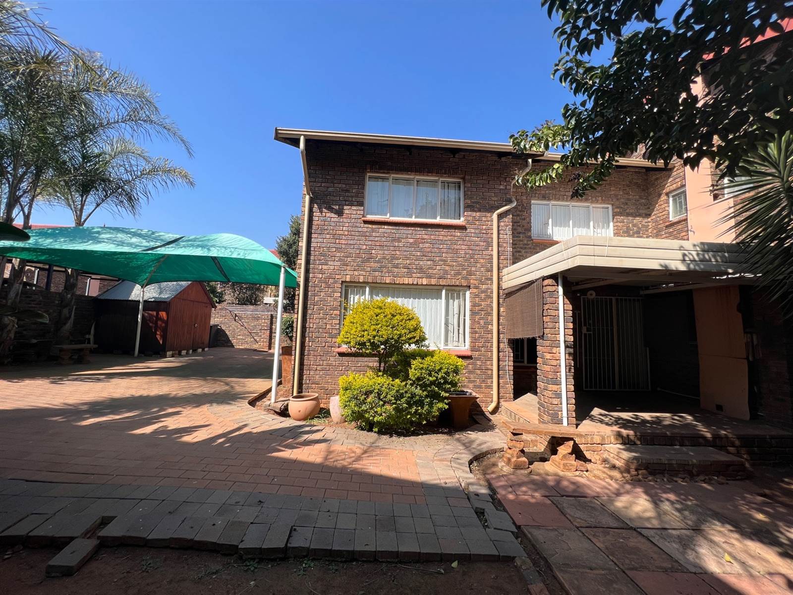 3 Bed Townhouse in Garsfontein photo number 2