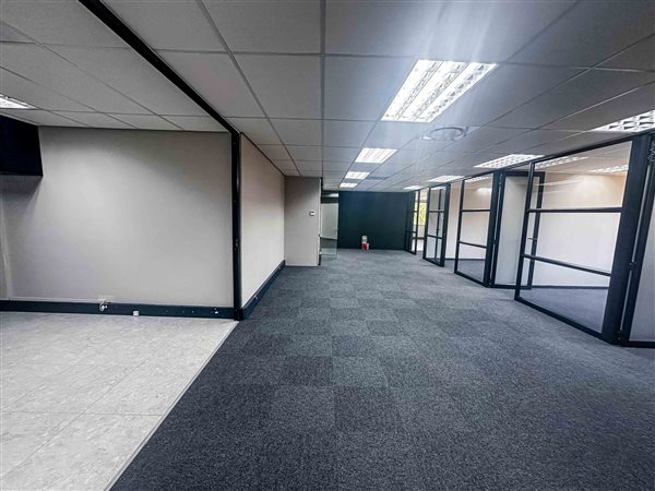 242  m² Commercial space