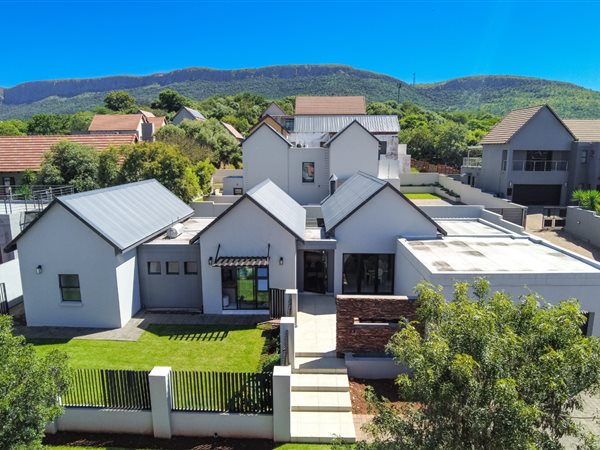 4 Bedroom House 4 Bedroom House
