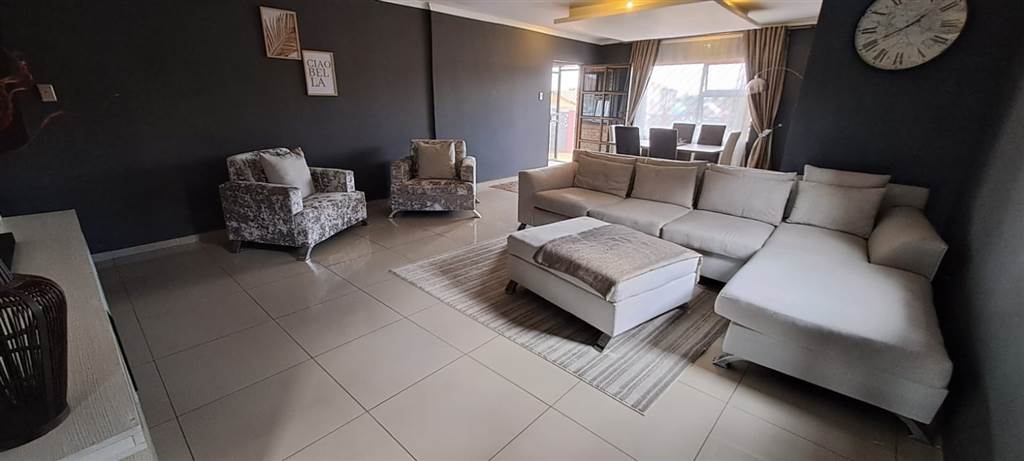 4 Bed House in Klipspruit West photo number 6