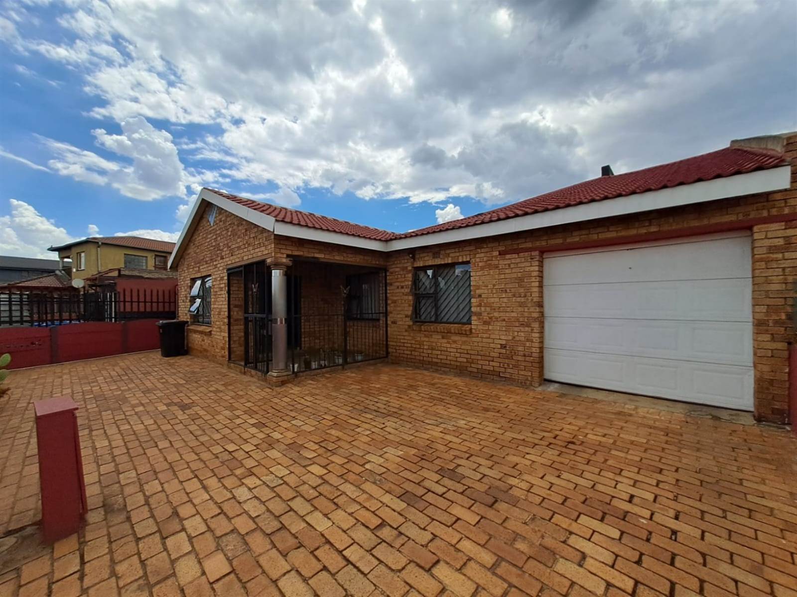 4 Bed House in Klipspruit West photo number 1