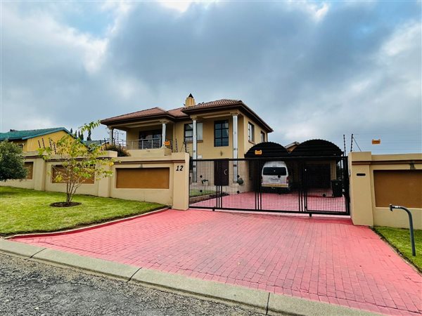 5 Bed House in Meredale