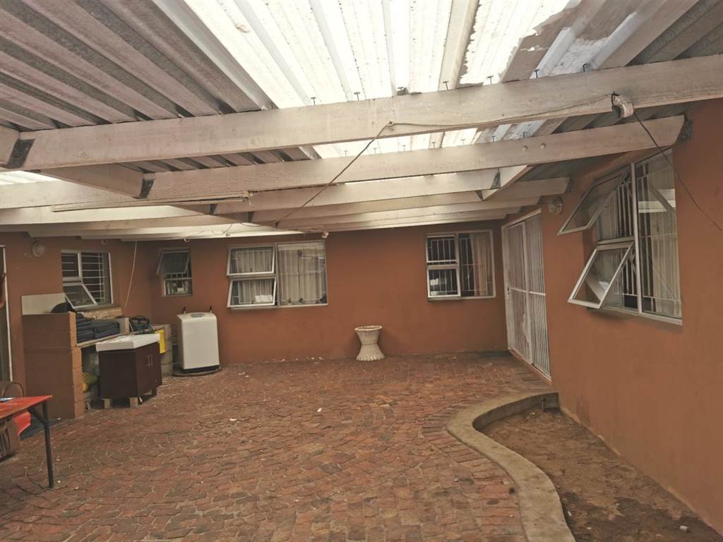 3 Bed House in Parow Central photo number 2