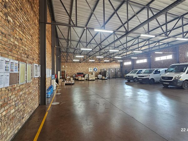 932  m² Industrial space