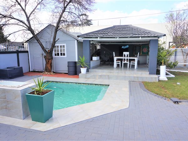 4 Bed House in Malvern East
