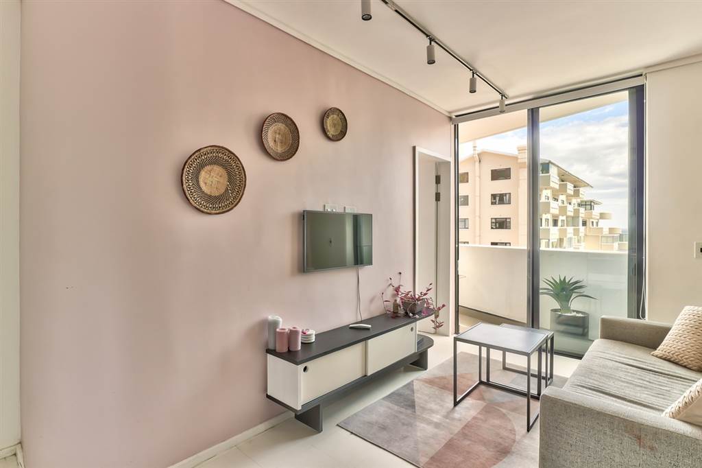 1 Bed Apartment in Sea Point photo number 10
