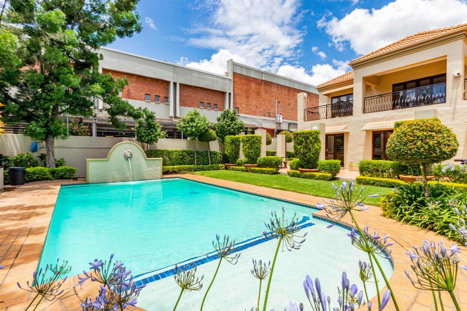 2 Bed Apartment in Douglasdale photo number 17