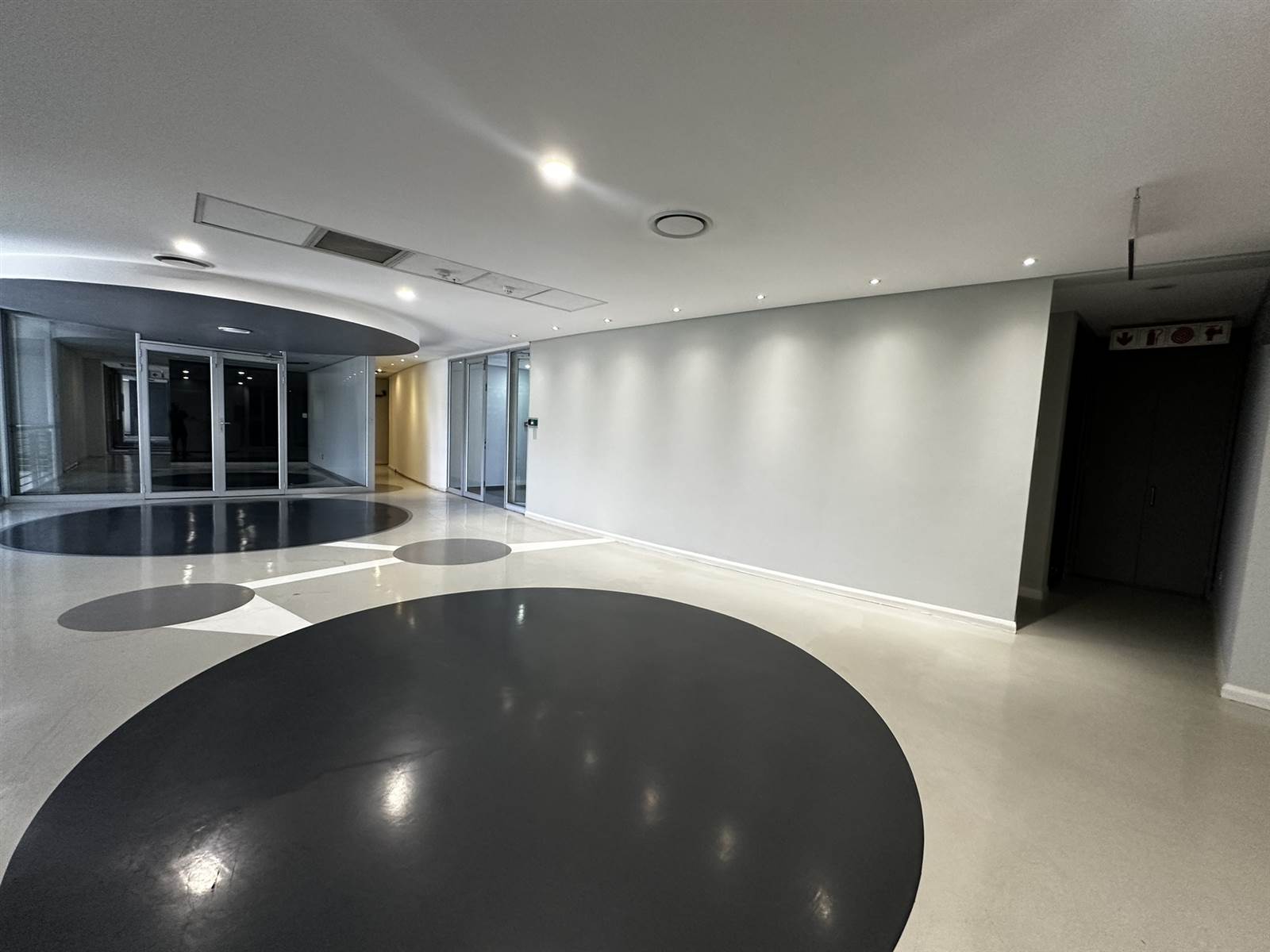 752  m² Commercial space in Sunninghill photo number 3
