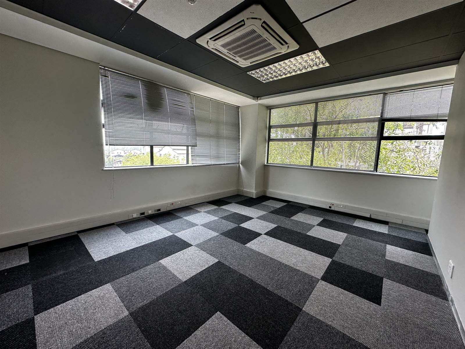 752  m² Commercial space in Sunninghill photo number 9