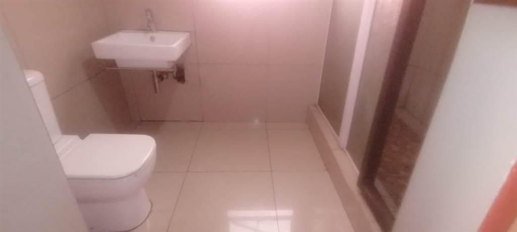 2 Bed House in Lenasia photo number 20