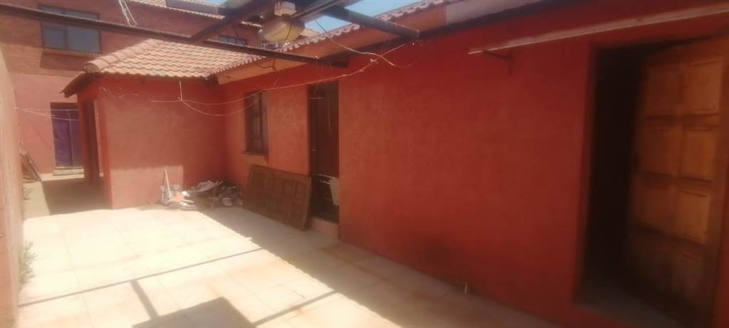 2 Bed House in Lenasia photo number 30