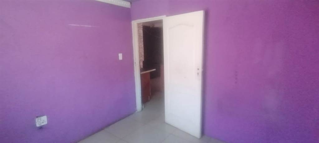 2 Bed House in Lenasia photo number 12