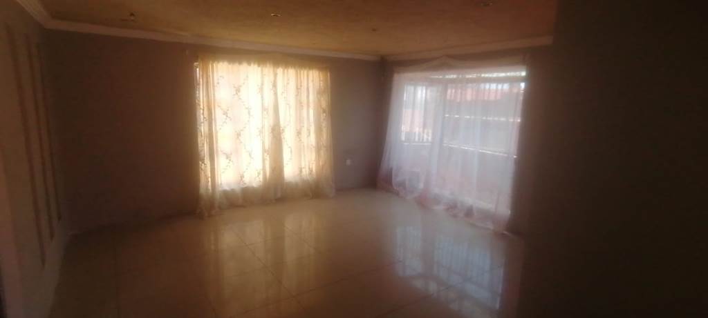 2 Bed House in Lenasia photo number 26