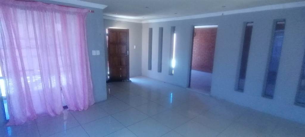 2 Bed House in Lenasia photo number 28