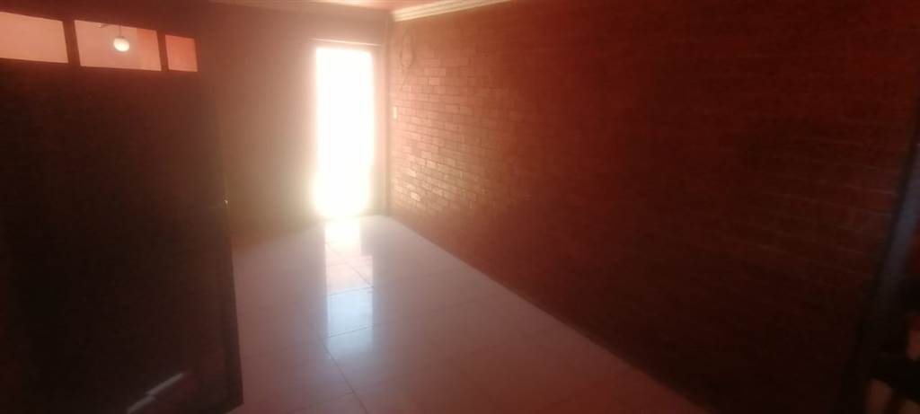 2 Bed House in Lenasia photo number 25