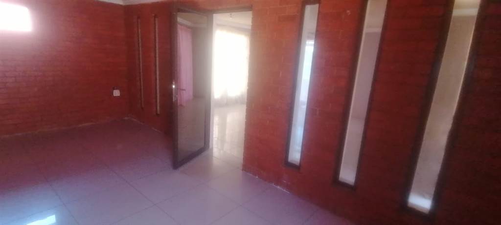 2 Bed House in Lenasia photo number 29
