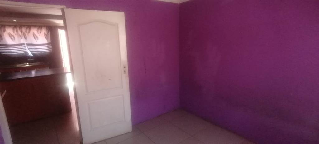 2 Bed House in Lenasia photo number 14