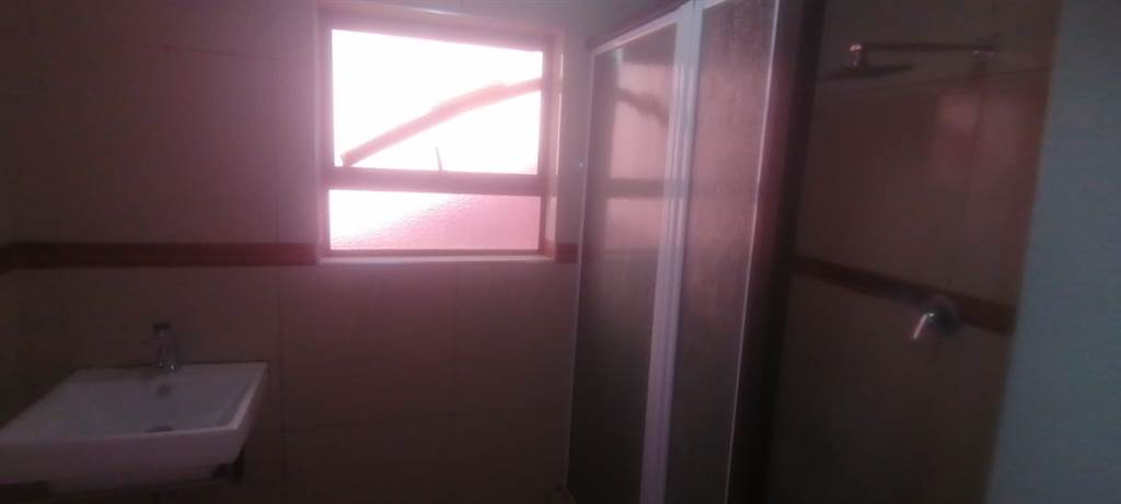 2 Bed House in Lenasia photo number 22