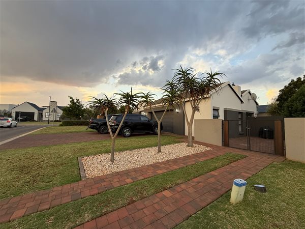 4 Bedroom House 4 Bedroom House