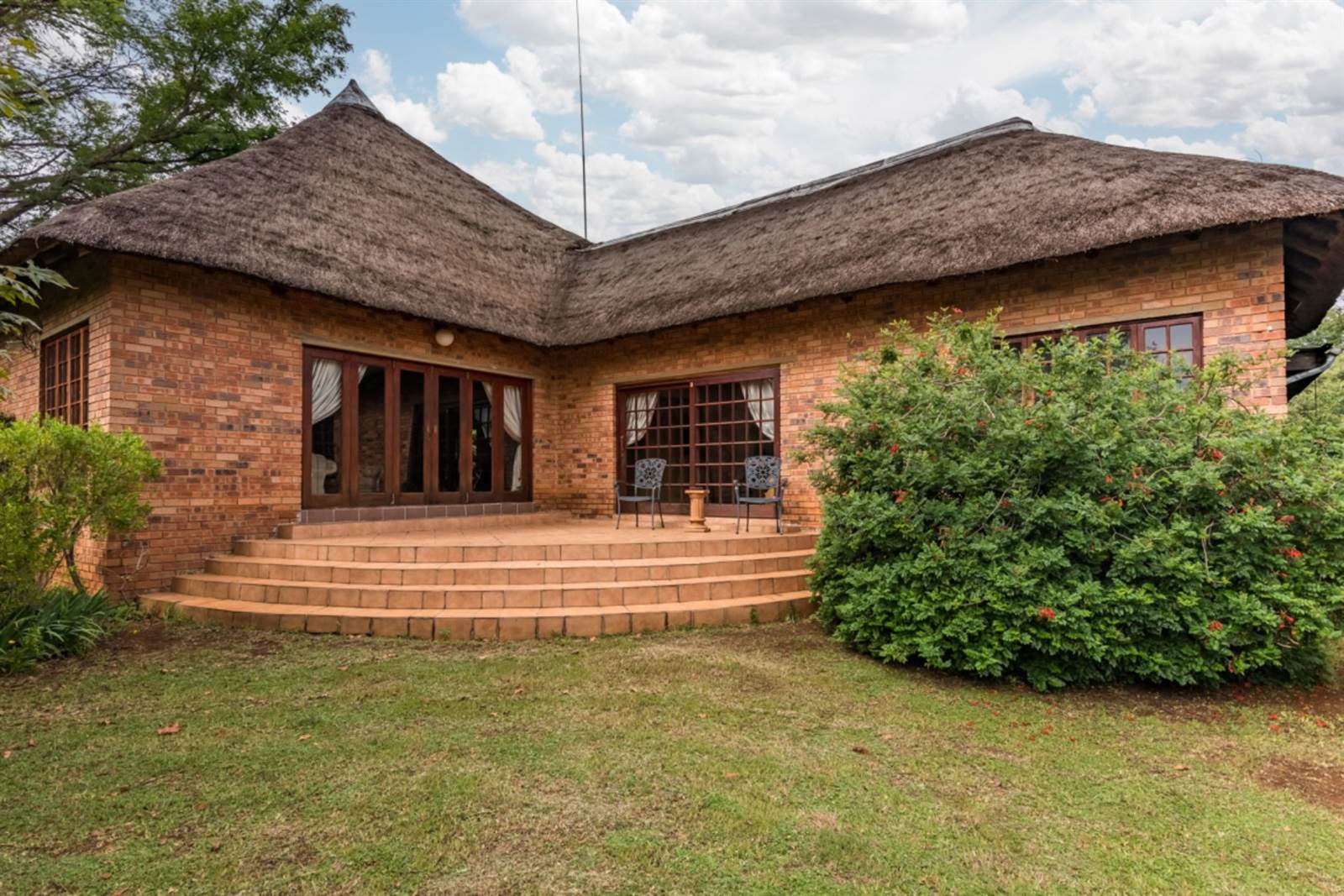 10 Bed House in Ruimsig photo number 7