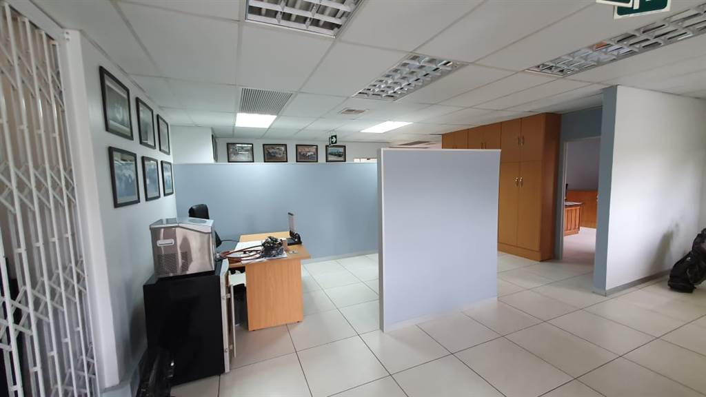 302  m² Commercial space in Lydiana photo number 16