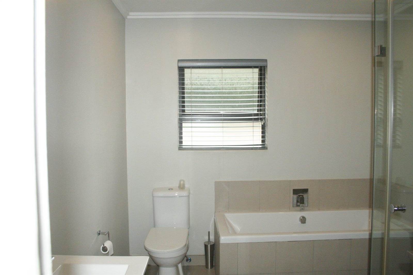 2 Bed Apartment in Bedfordview photo number 7