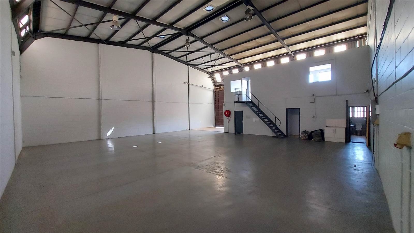 280  m² Industrial space in Montague Gardens photo number 2