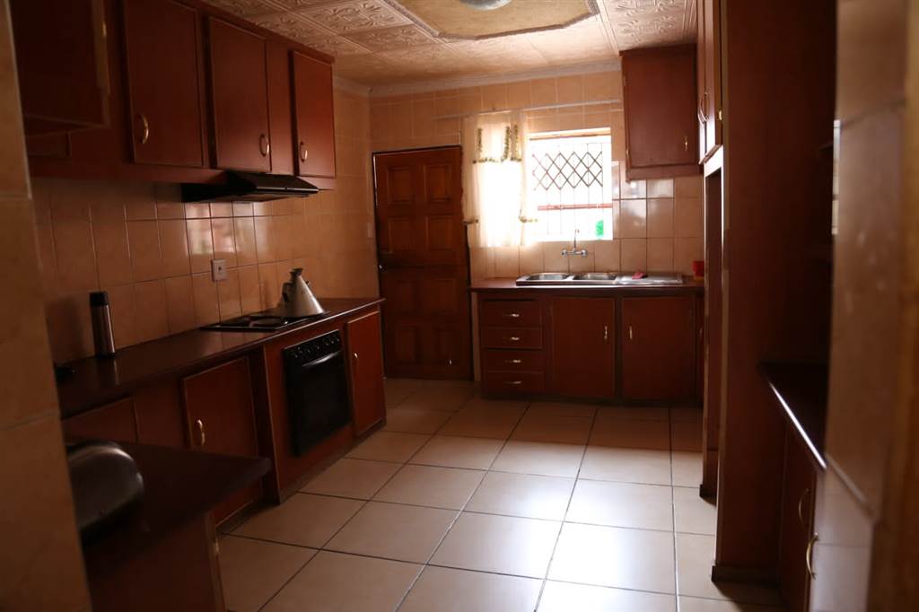 2 Bed House in Madiba Park photo number 5