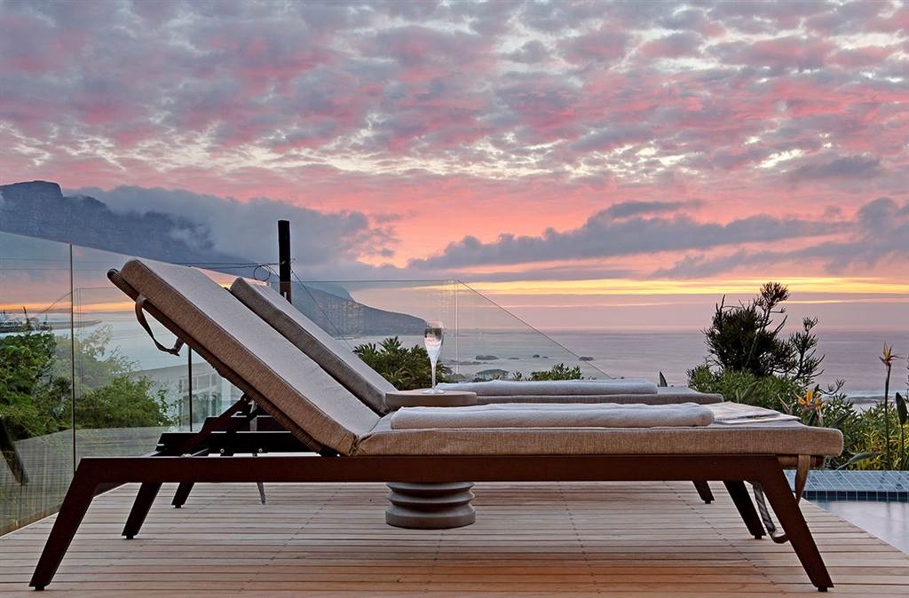 6 Bed House in Camps Bay photo number 11