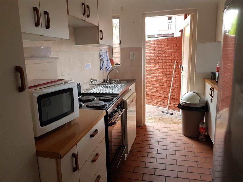3 Bed Flat in Scottburgh Central photo number 2