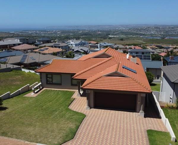 4 Bed House in Hartenbos photo number 2