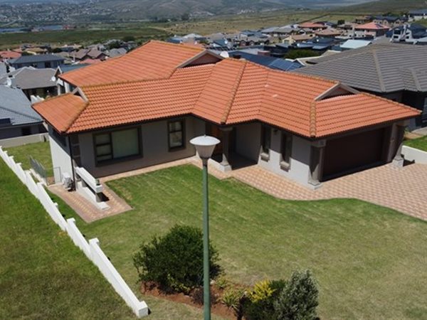 4 Bed House in Hartenbos