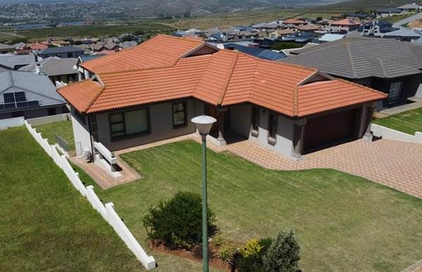 4 Bed House in Hartenbos photo number 1
