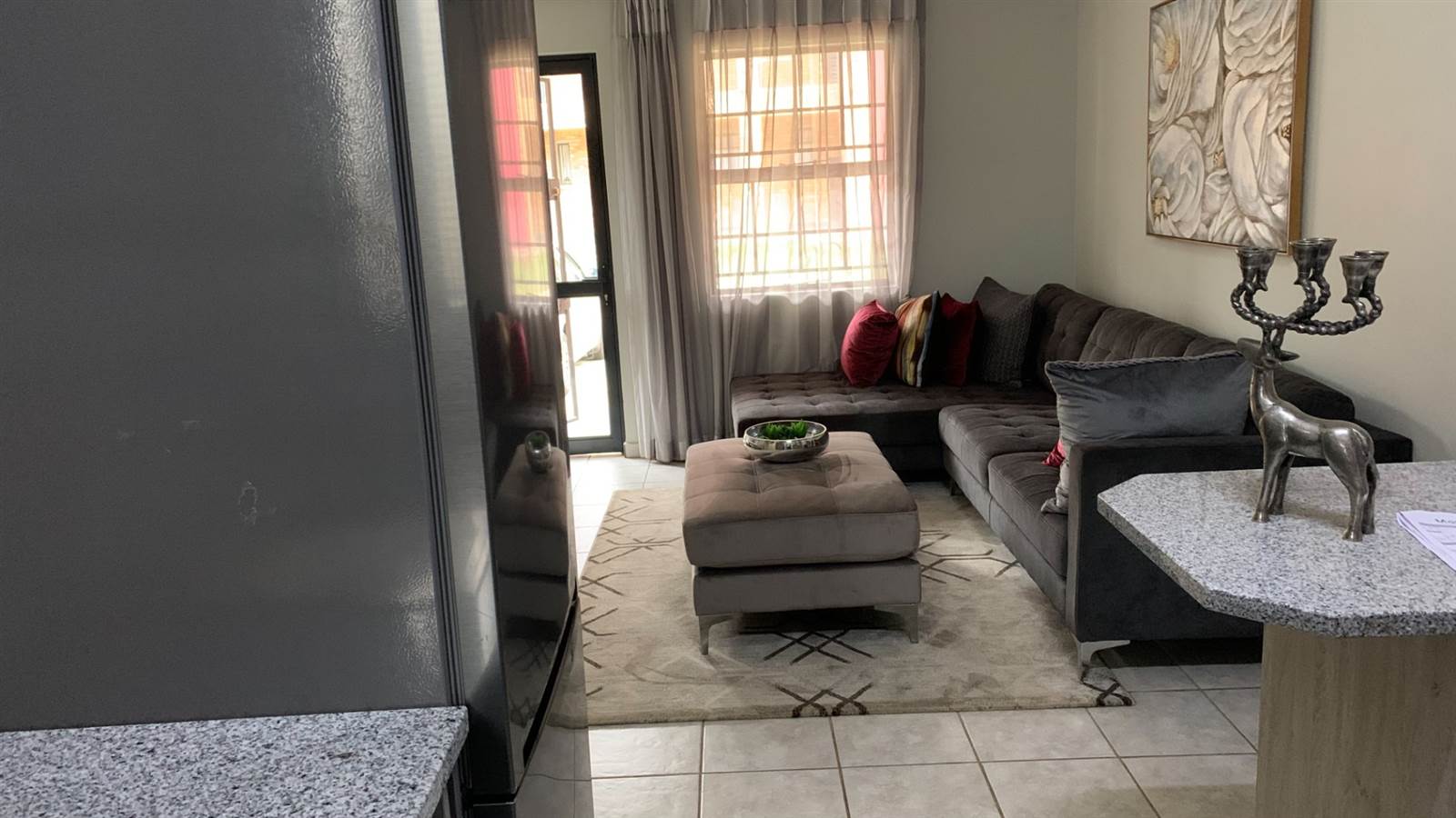 2 Bed Apartment in Johannesburg Central photo number 2