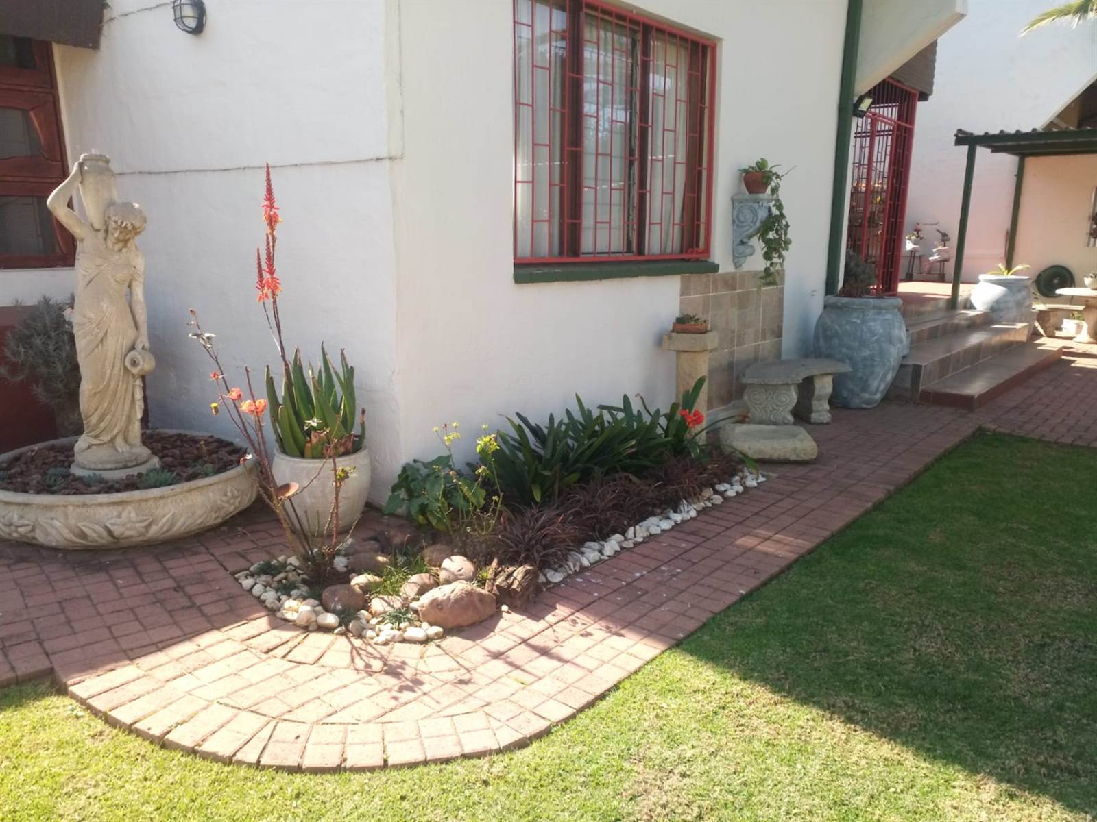 3 Bed Townhouse in Bronkhorstbaai photo number 5