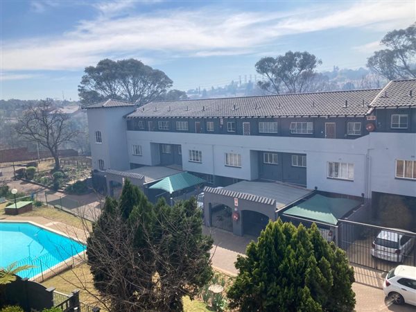 1.5 Bed Apartment in Johannesburg Central and CBD