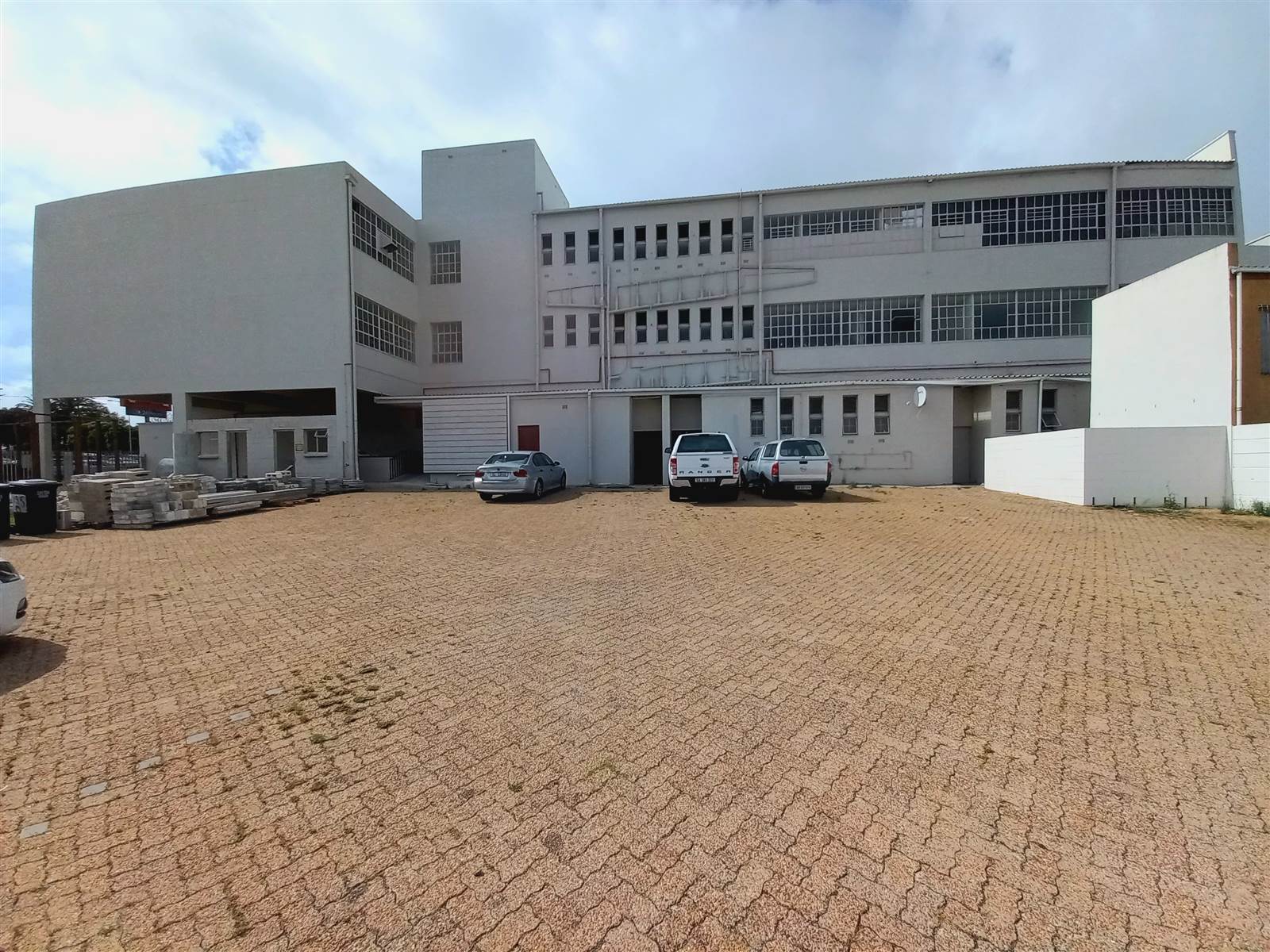 950  m² Industrial space in Maitland photo number 2