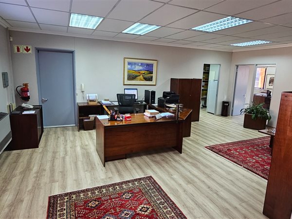 94  m² Office Space