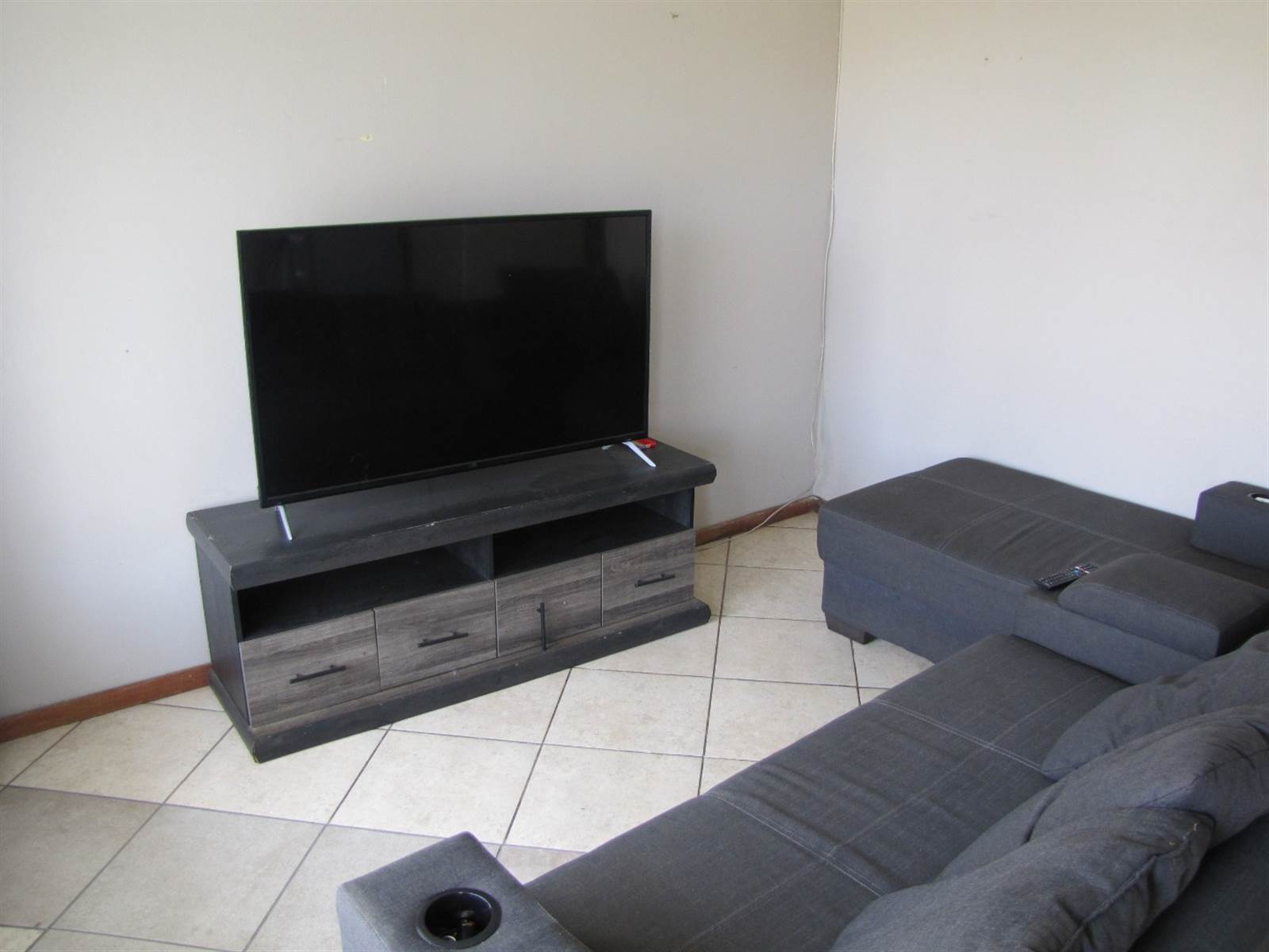 2 Bed Apartment in Mantevrede photo number 5