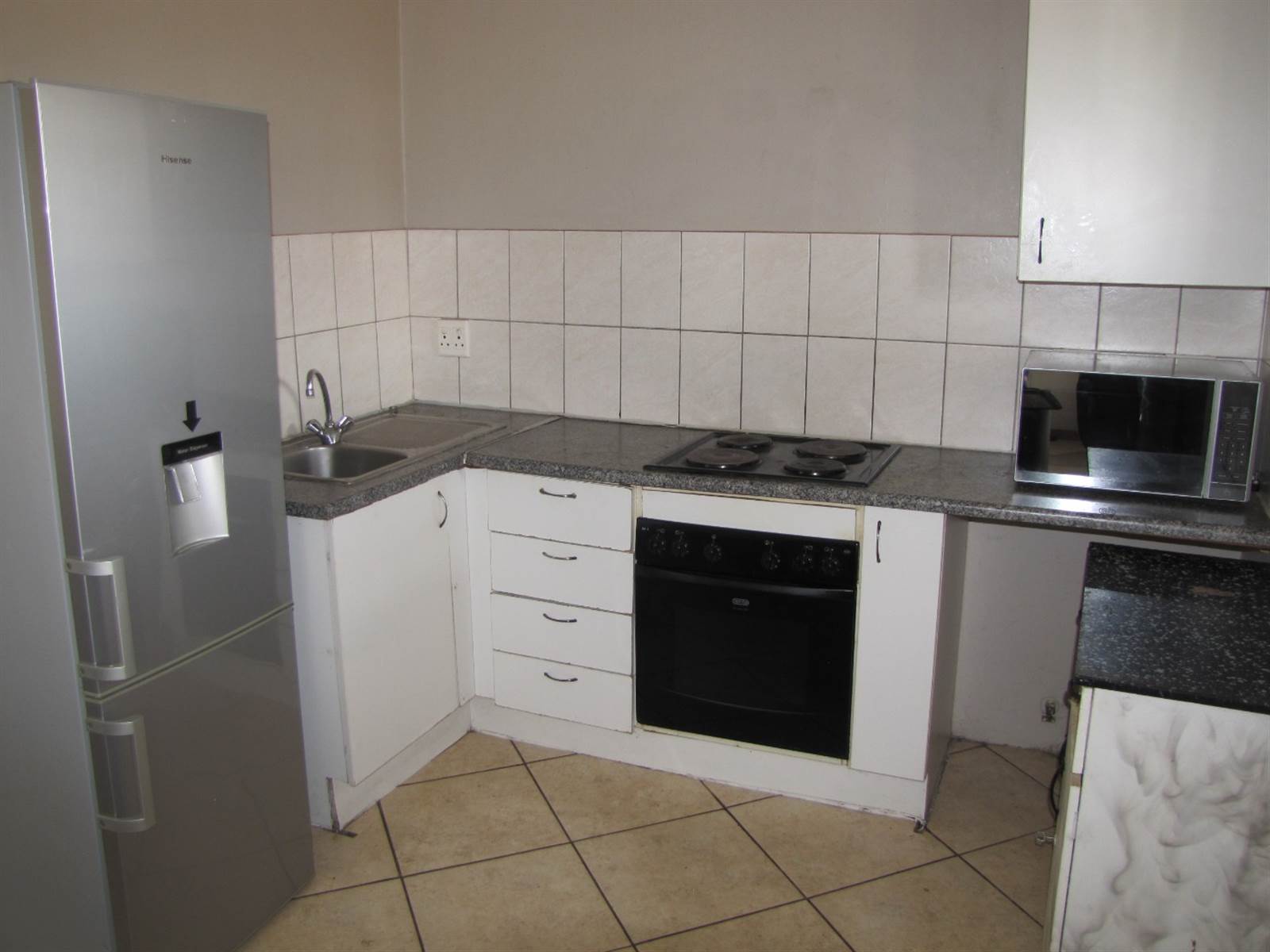 2 Bed Apartment in Mantevrede photo number 2