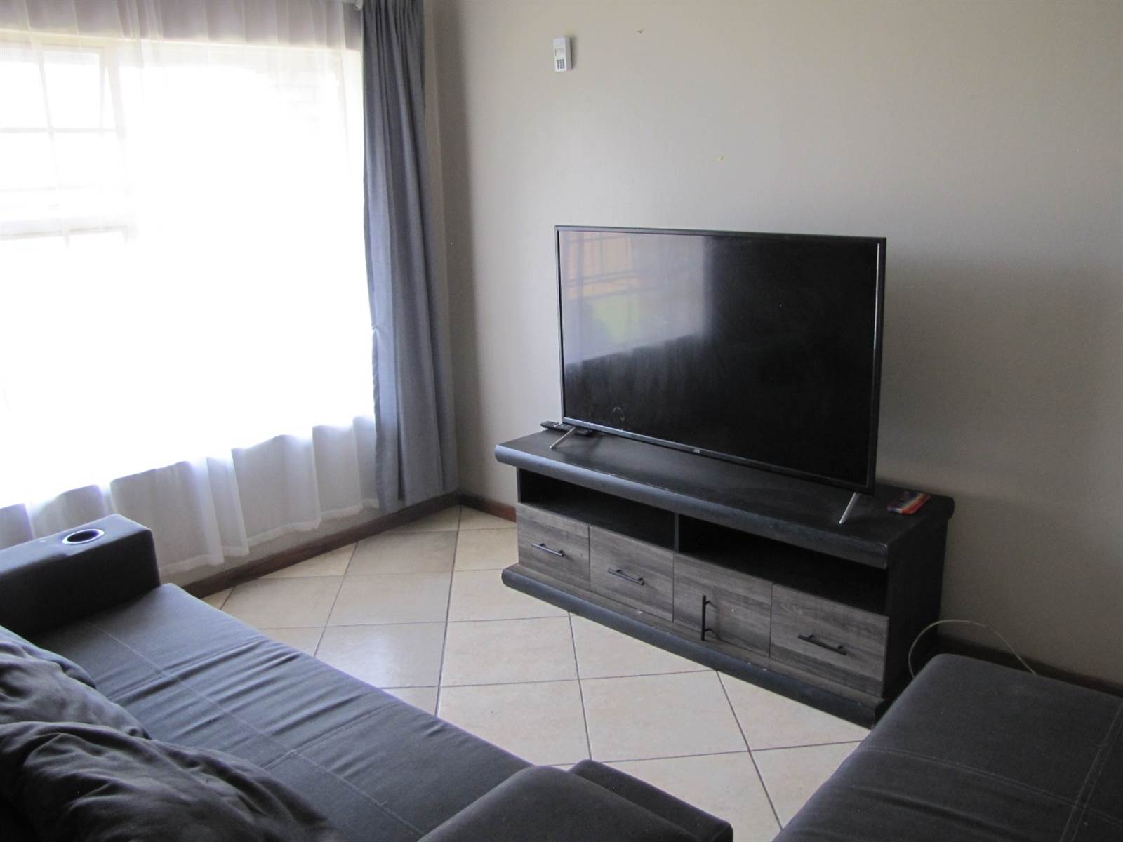 2 Bed Apartment in Mantevrede photo number 6