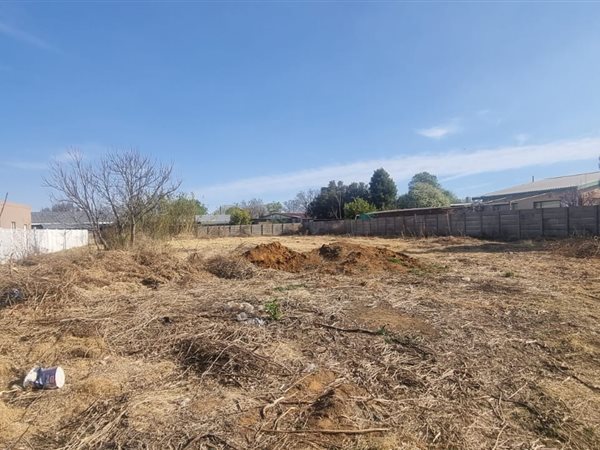 1395 m² Land available in Hennenman